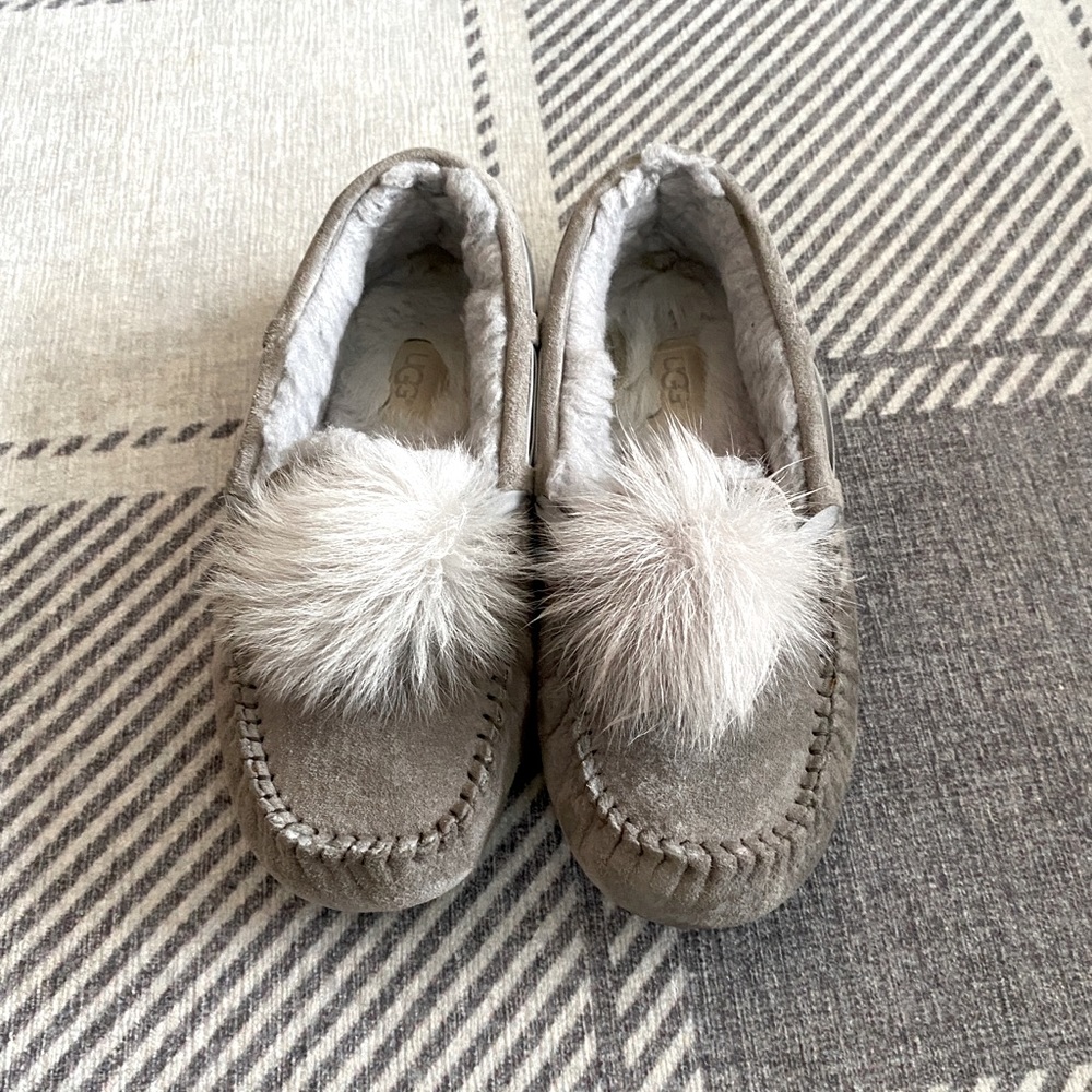 UGG Dakota Slippers, grey, size 7 womens